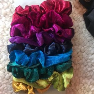 BRAND NEW URBAN OUTFITTERS SCRUNCHY SET